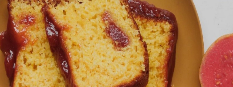 Bolo de Fubá com Goiabada